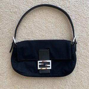 Black Handbag Small Shoulder Bag with magnetic closure